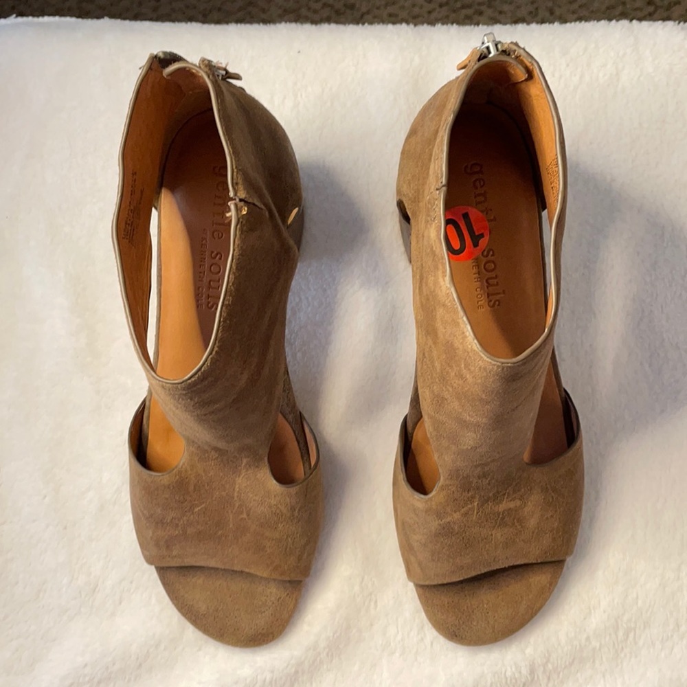 Brand New no tags Kenneth Cole gentle souls